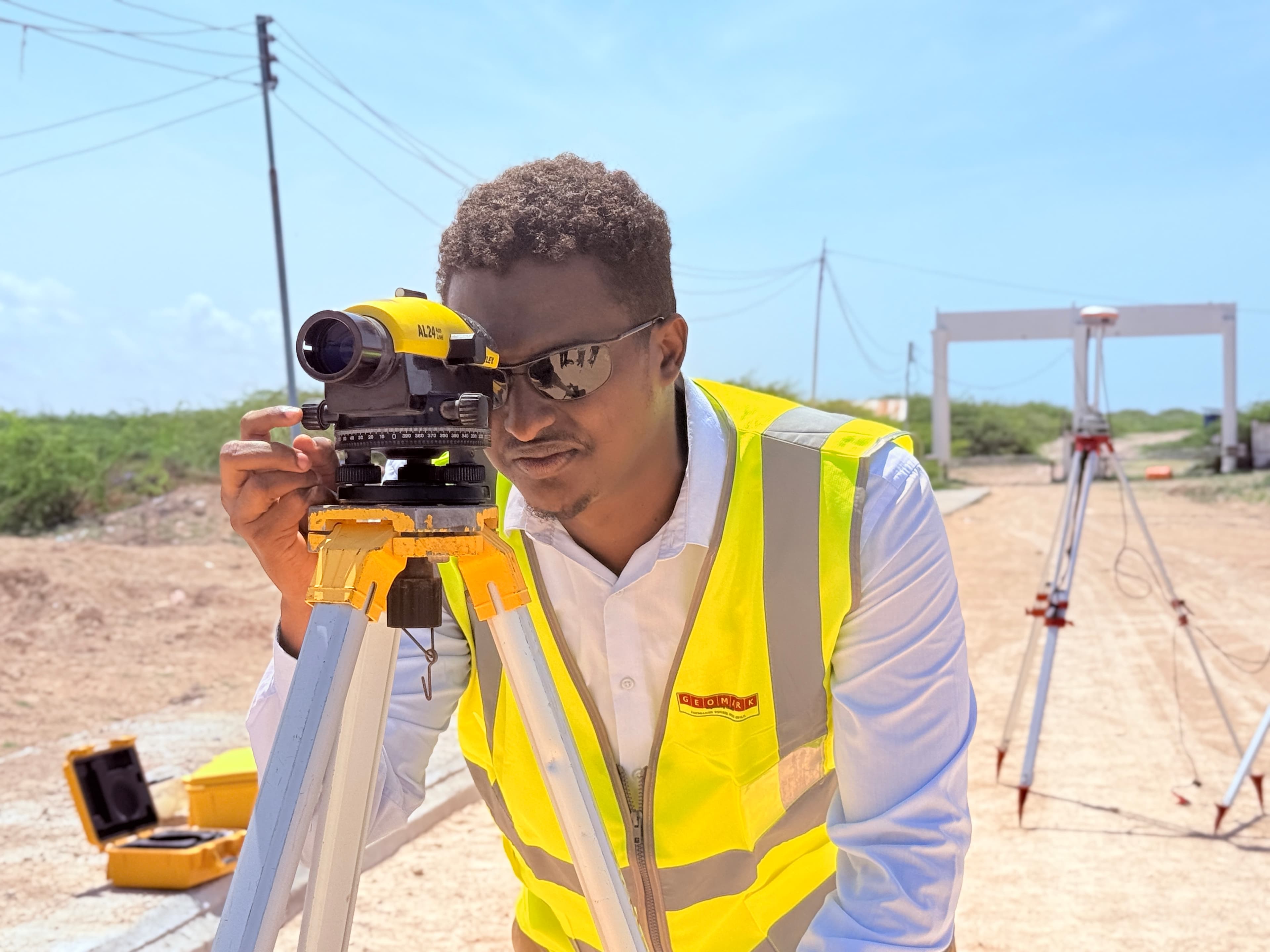 GEOMARK surveyor with optical level on Afgoye–Baraawe road corridor
